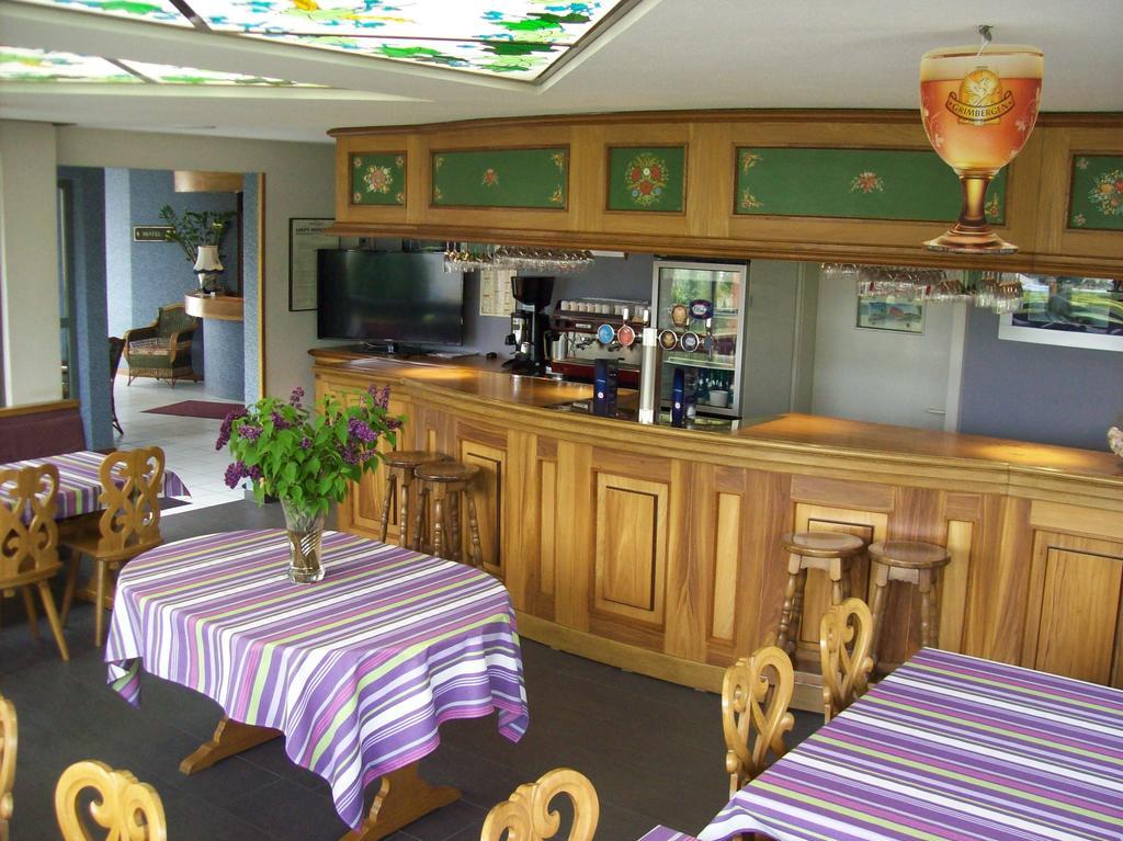 Hotel Restaurant La Tour Romaine - Haguenau - Strasbourg Nord Schweighouse-sur-Moder Екстериор снимка