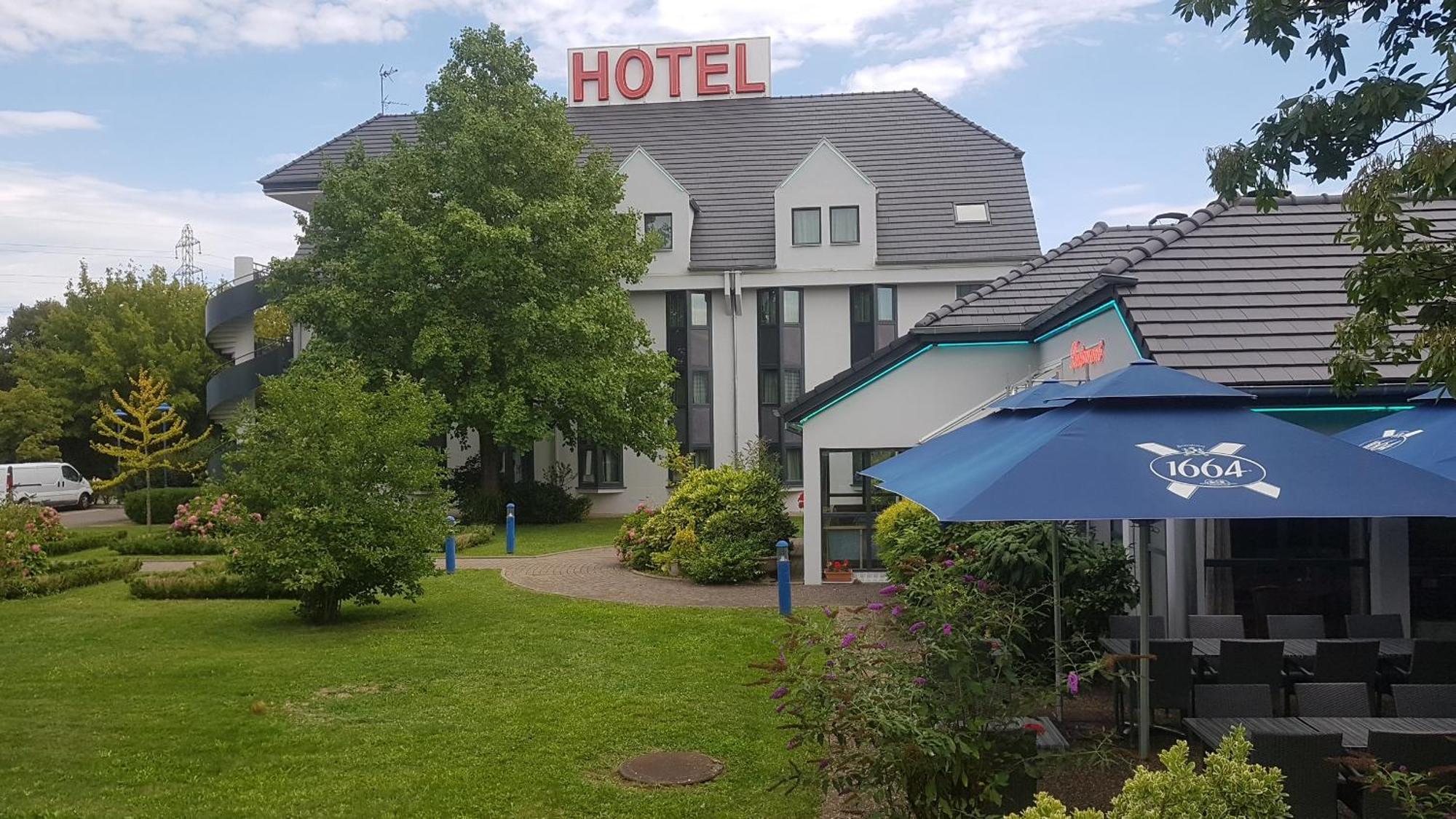 Hotel Restaurant La Tour Romaine - Haguenau - Strasbourg Nord Schweighouse-sur-Moder Екстериор снимка