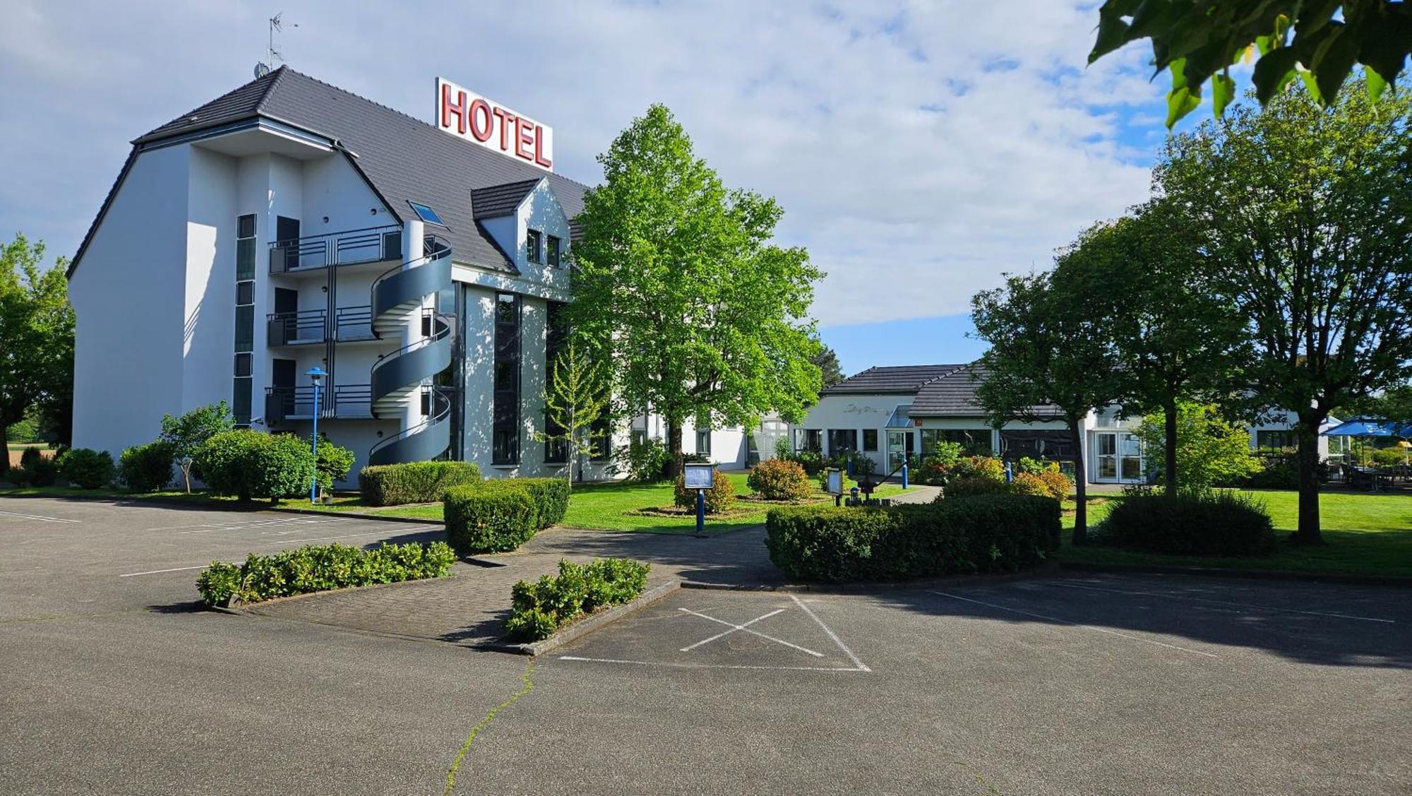 Hotel Restaurant La Tour Romaine - Haguenau - Strasbourg Nord Schweighouse-sur-Moder Екстериор снимка