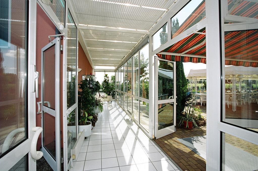 Hotel Restaurant La Tour Romaine - Haguenau - Strasbourg Nord Schweighouse-sur-Moder Екстериор снимка