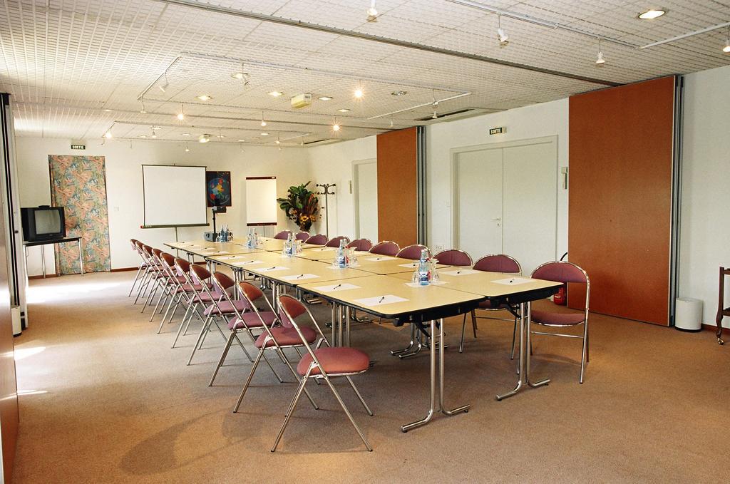 Hotel Restaurant La Tour Romaine - Haguenau - Strasbourg Nord Schweighouse-sur-Moder Екстериор снимка