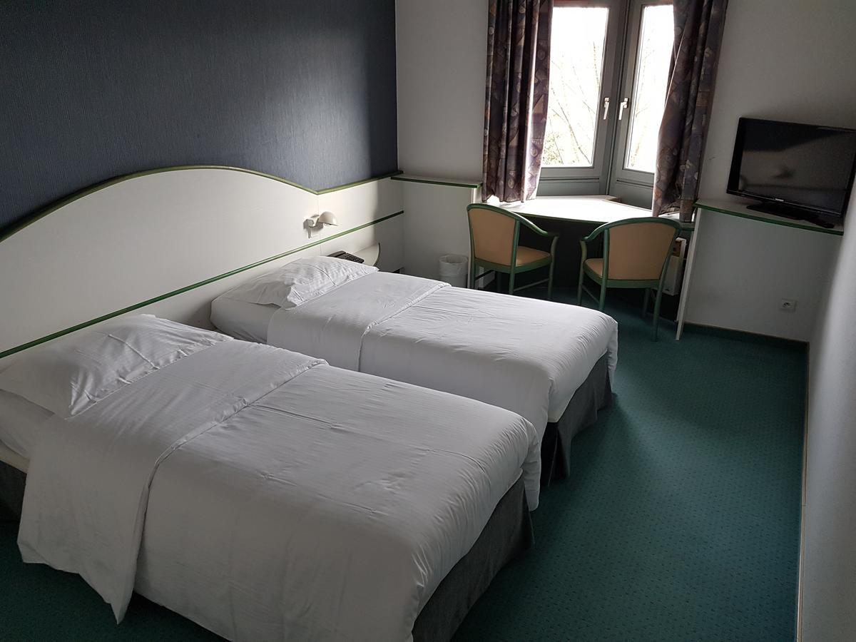 Hotel Restaurant La Tour Romaine - Haguenau - Strasbourg Nord Schweighouse-sur-Moder Екстериор снимка